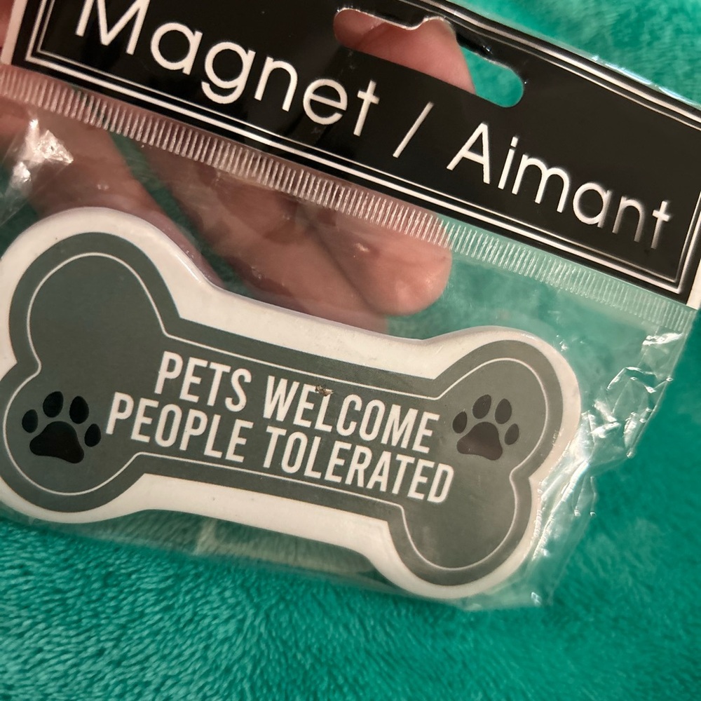Bone-Shaped Magnet with Humorous Pet Quote